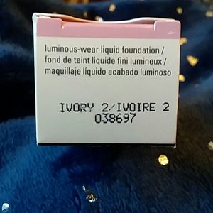 Mary Kay Timewise luminous-wear liquid foundation, Ivory 2, normal to dry